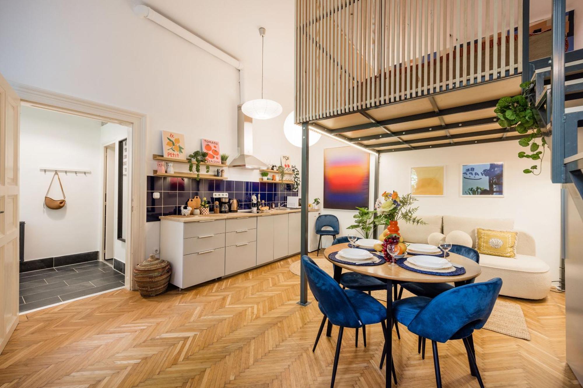 Art Lovers Loft-Garden View 3Br 2Ba Central Gem Apartment *