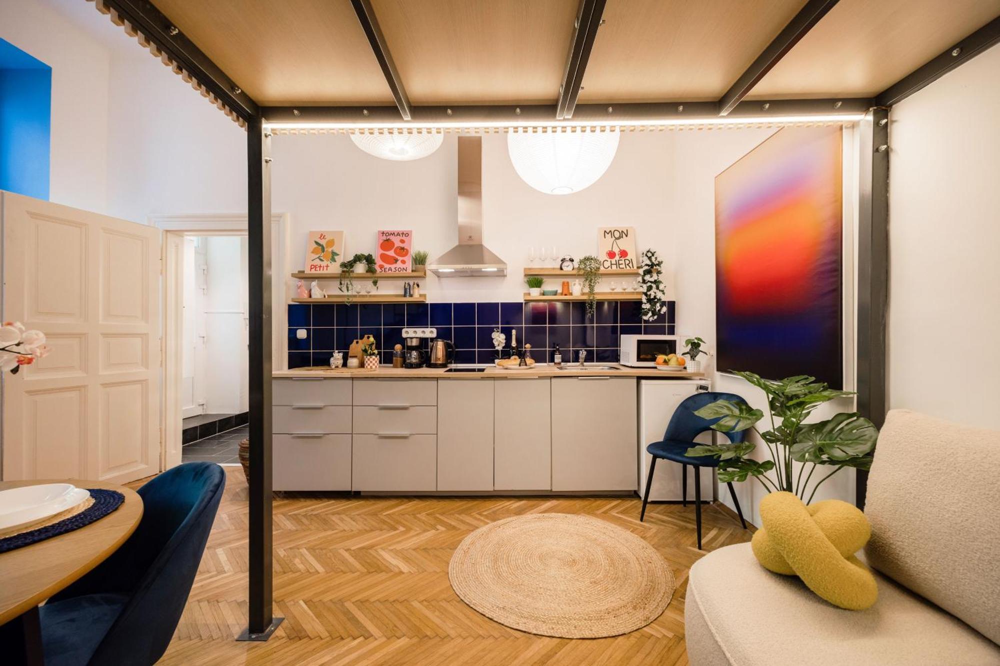 Apartment Art Lovers Loft-Garden View 3Br 2Ba Central Gem *