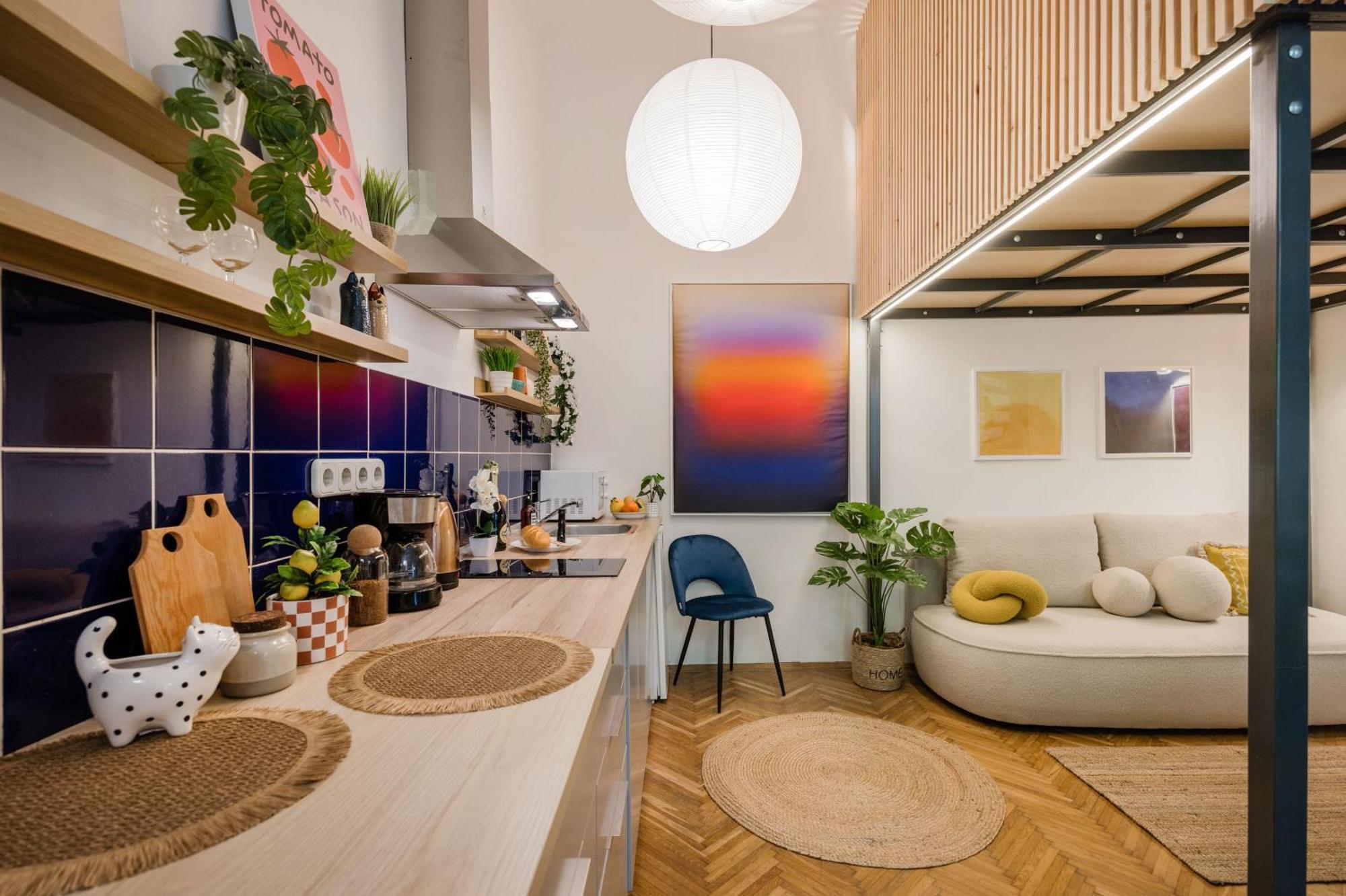 Apartment Art Lovers Loft-Garden View 3Br 2Ba Central Gem