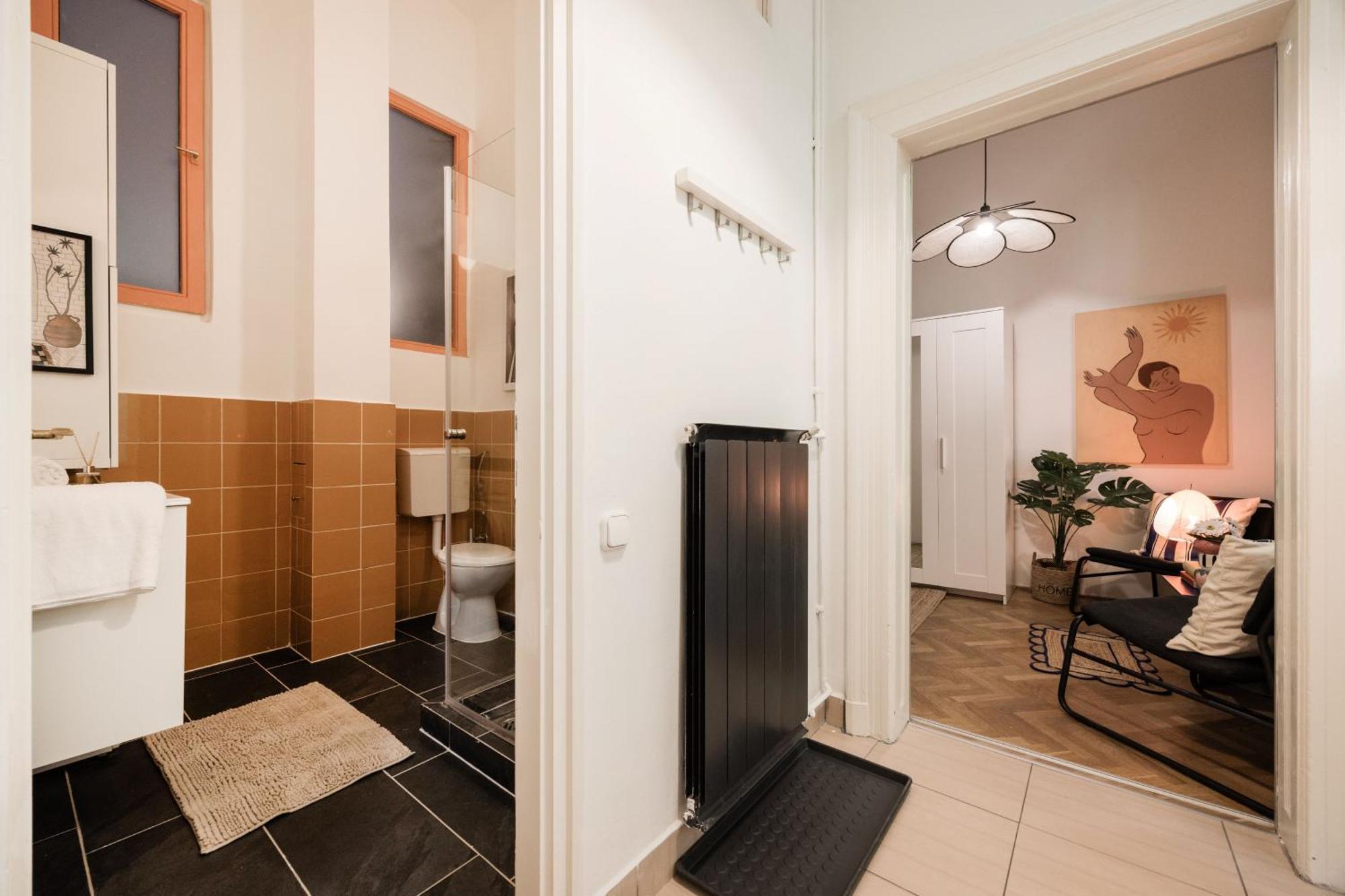 Art Lovers Loft-Garden View 3Br 2Ba Central Gem Budapest