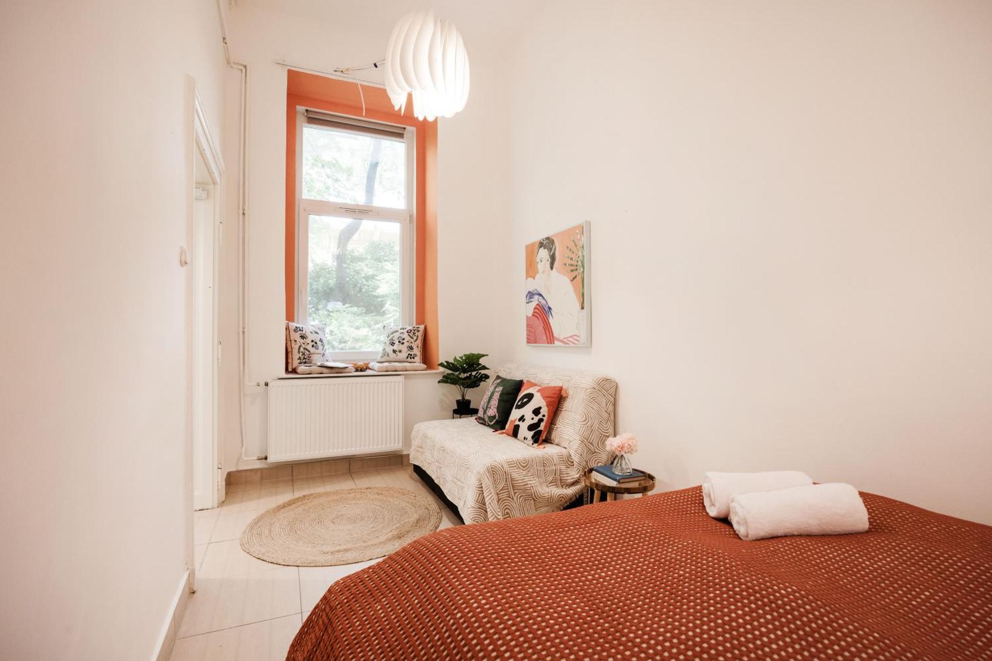 Art Lovers Loft-Garden View 3Br 2Ba Central Gem * Budapest